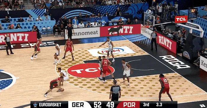 球王会-有悬念！葡萄牙追出一波8-0，三节结束51-52仅落后德国1分